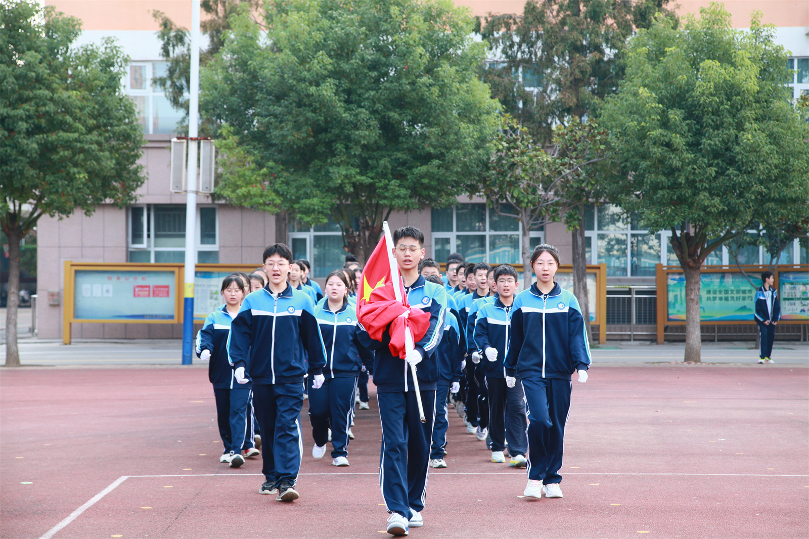 護旗班出旗.JPG