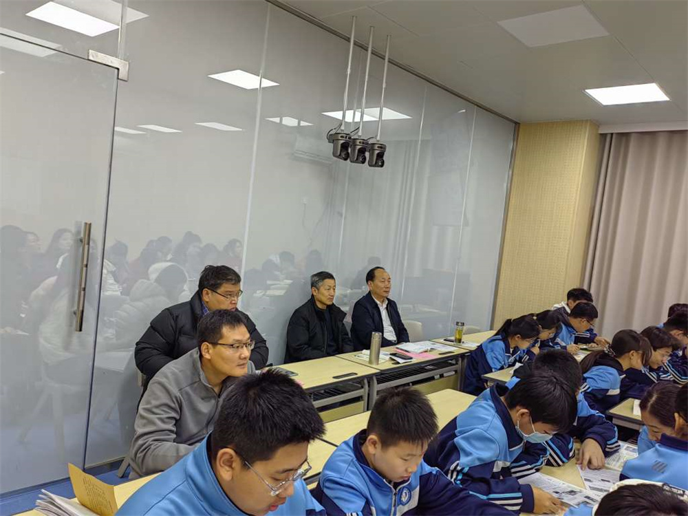 張福生副校長，劉淼主任，卞學(xué)昌教研員.jpg