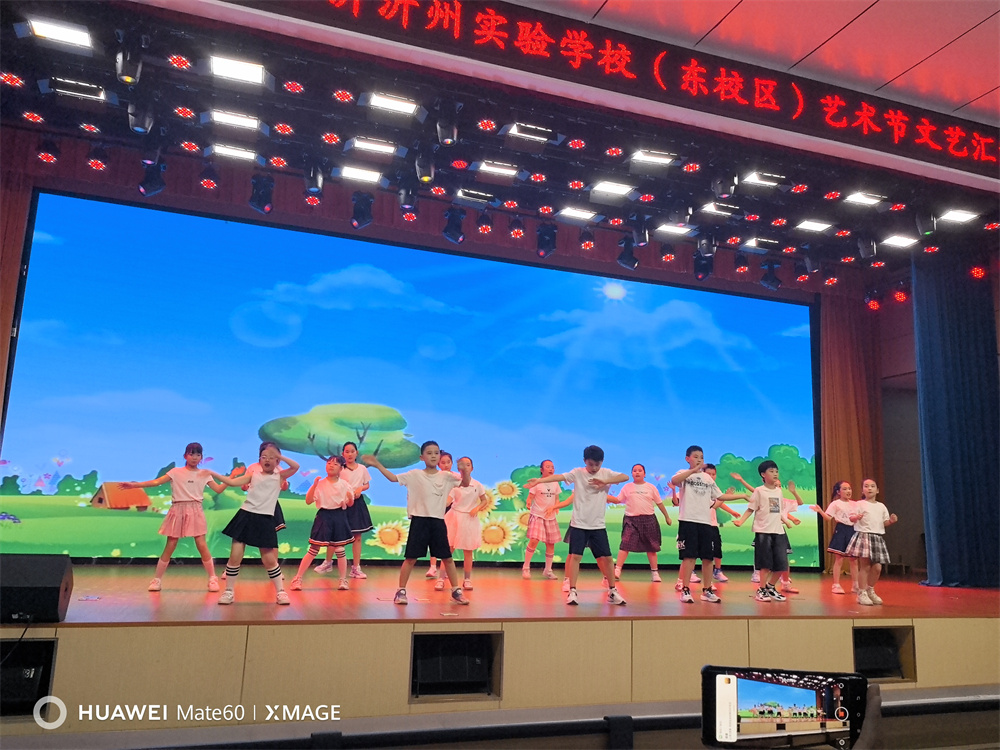 歌曲《陽(yáng)光男孩陽(yáng)光女孩》-東校區(qū)-1.jpg