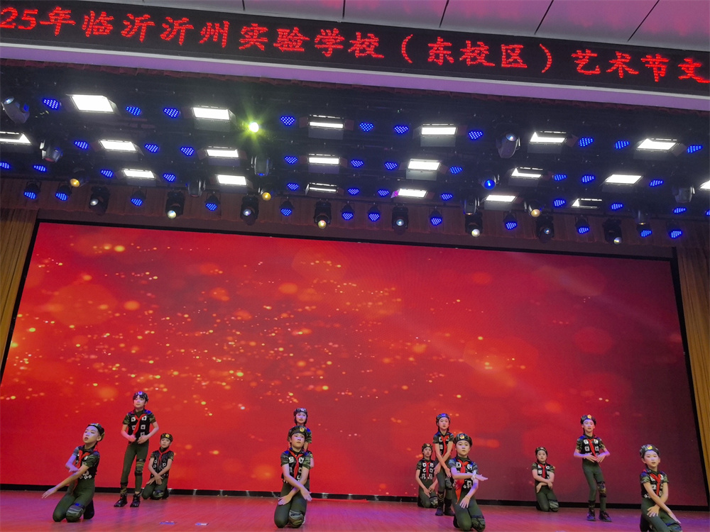 舞蹈《雷鋒精神代代傳》-東校區(qū)-3.jpg