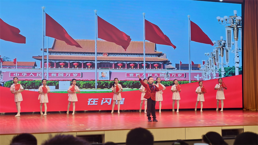 歌伴舞《閃耀的時(shí)光》-東校區(qū)-4.jpg